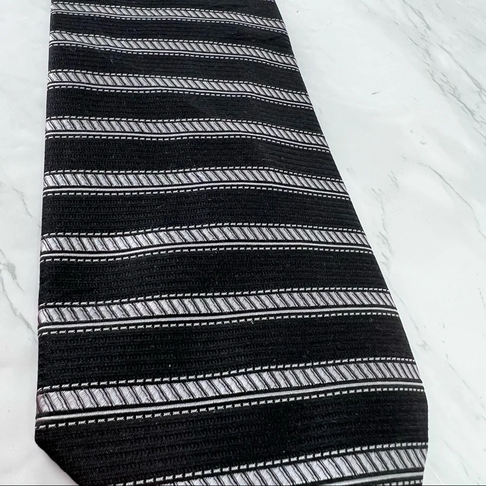 JoS A Bank Luxury Tie 100% Silk Made in Italy Gray Black Silver Necktie Poetcore